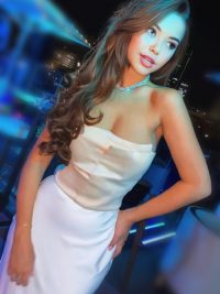 Kriss Night High Class Escort Hure Essen 2